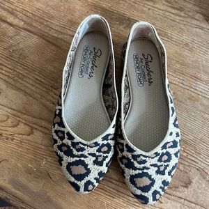 Sketchers, size 8, flats, worn twice, perfect condition